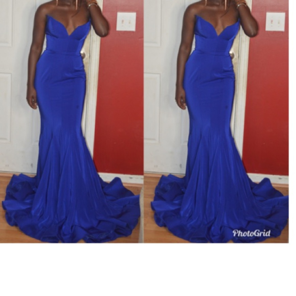 Blue Prom Gown Sweetheart Neckline Sleeveless
